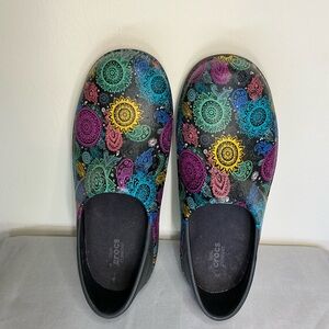 Crocs Women's Neria Pro II Graphic Clog Womens size 8